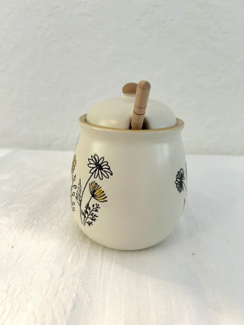 Bumble Bee Ceramic Honey Pot W/Stirrer